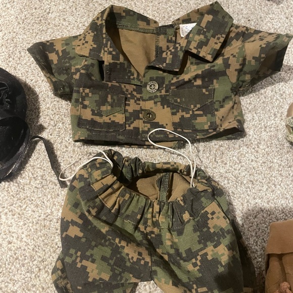 Camouflage Kids Play Tent with Outfit and Accessories - Picture 2 of 5